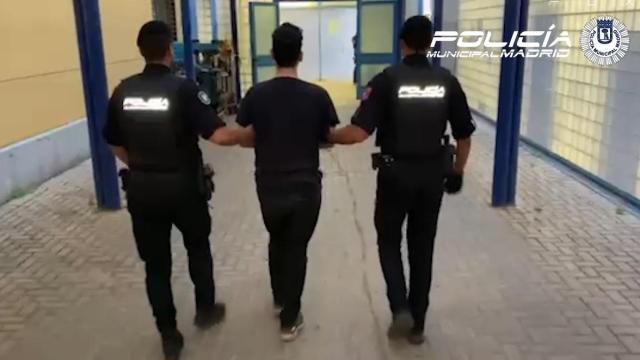 Momento de la detención de la Policía Municipal de Madrid.