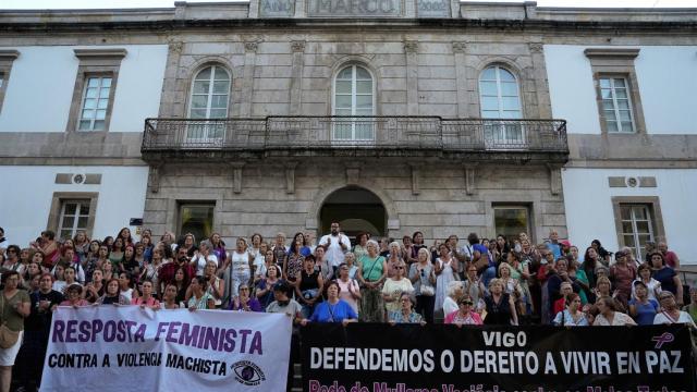 Manifestación en el Marco en repulsa del intento de asesinato de una vecina de Valladares, en Vigo.