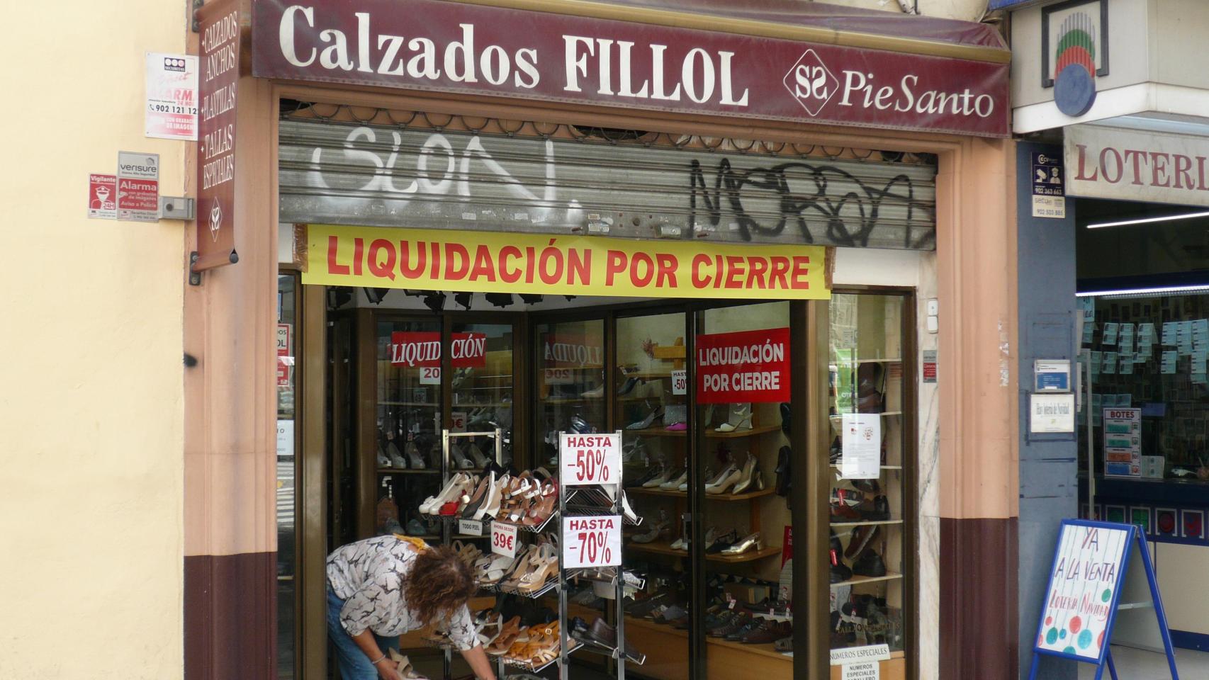 Calzados Fillol, la zapatería del centro de Valencia de liquidación por jubilación. Raquel Granell