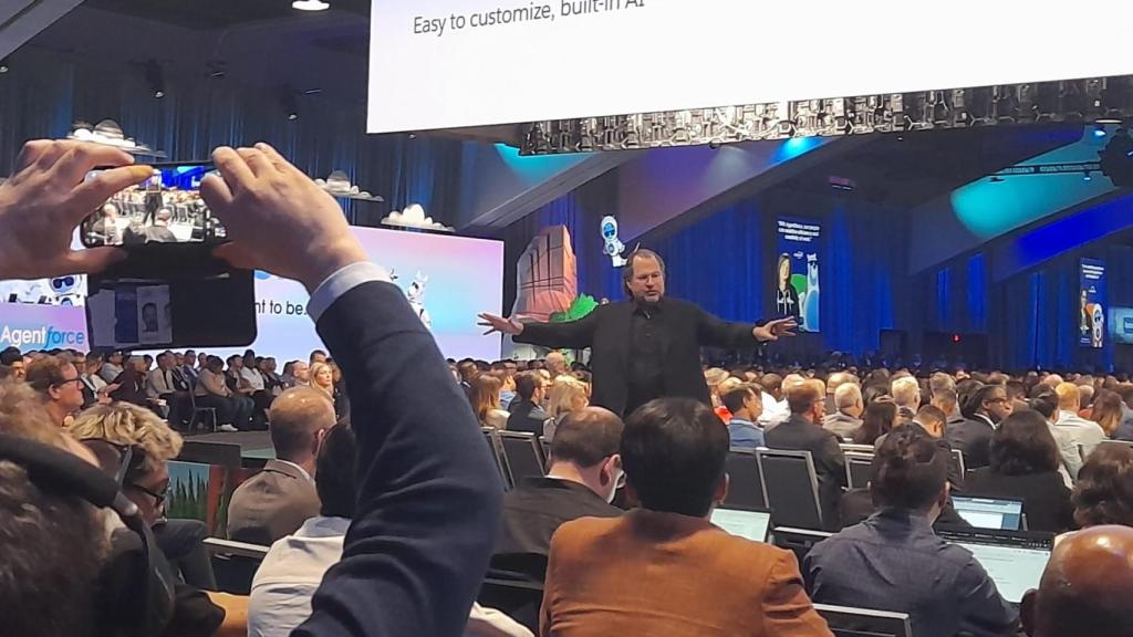 Benioff en otro de los momentos de su intervención en la apertura de Dreamforce 2024.