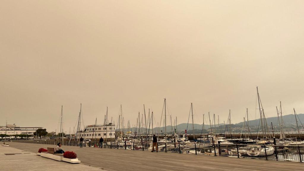 Humo en el Puerto de Vigo