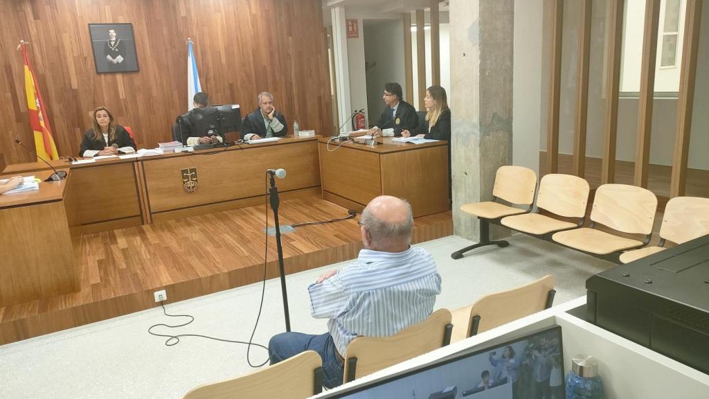 Luis G.A., de 86 años de edad, condenado por la Audiencia de Pontevedra por acuchillar a su vecino en Baiona a 5 años de cárcel, que no cumplirá por su edad y su alcoholismo.