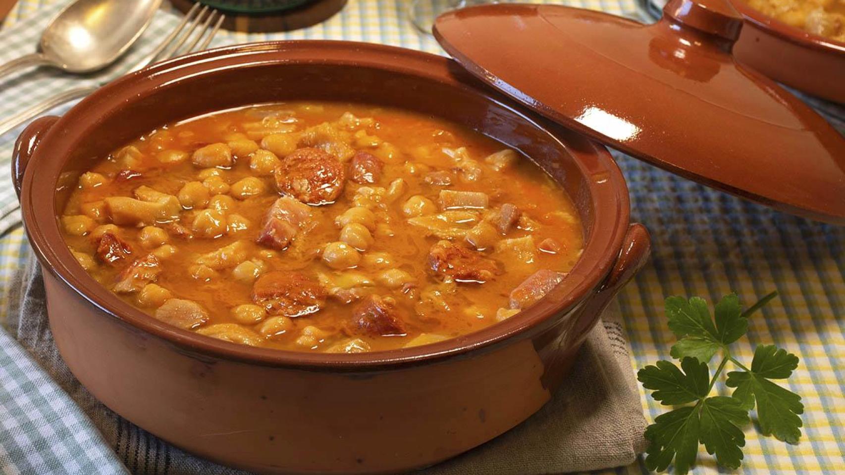 Callos a la gallega en una foto de archivo