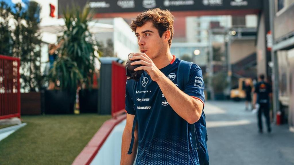 Franco Colapinto, en el paddock del Gran Premio de Azerbayán