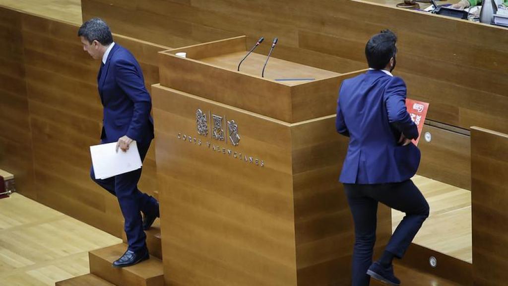 El presidente Mazón y Muñoz (PSPV) en el debate de Política General