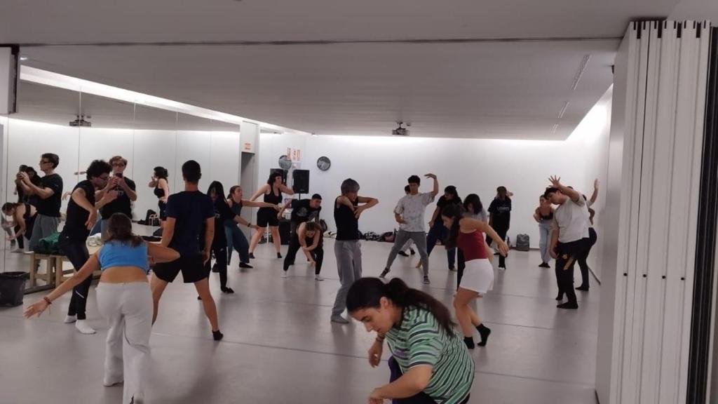 Taller de danza 'Layouth Dance Project' en El Túnel del barrio Oliver de Zaragoza