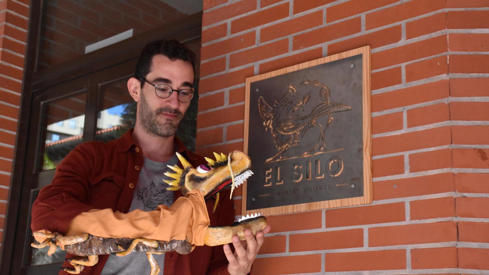 Miguel Jerez a las puertas del nuevo local de 'El Silo - Casa de Cultura', en Valladolid