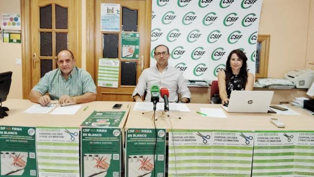 Tomás Corcuera, Rubén Gómez y Ada Ruiz, de izquierda a derecha, durante la rueda de prensa.