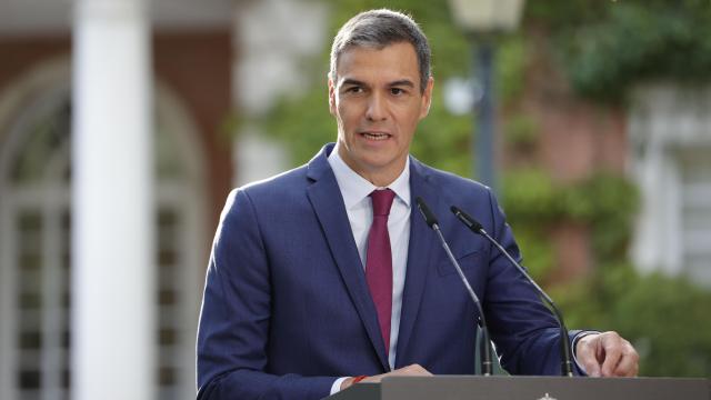 Pedro Sánchez, durante la firma del acuerdo.