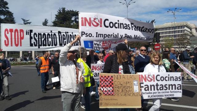 Protesta licencia de la cocina fantasma del Paseo Imperial, 8.