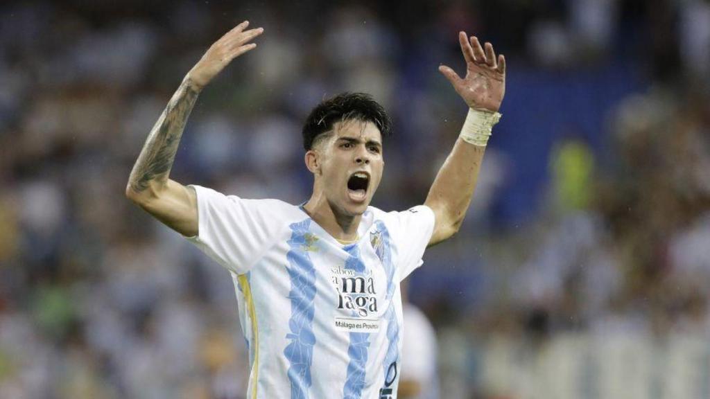 Antoñito Cordero celebra un gol en La Rosaleda.