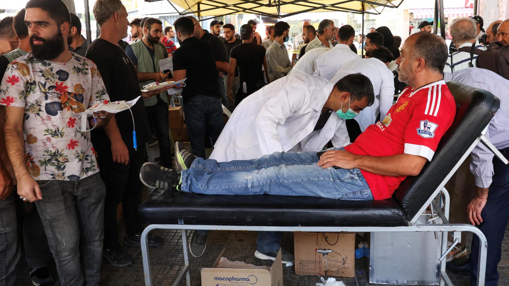 Personas donando sangre tras los ataques en Beirut