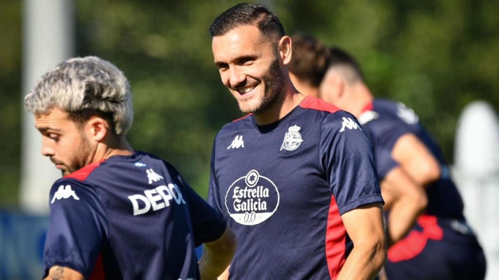 Lucas Pérez, ayer en el entrenamiento en Abegondo.