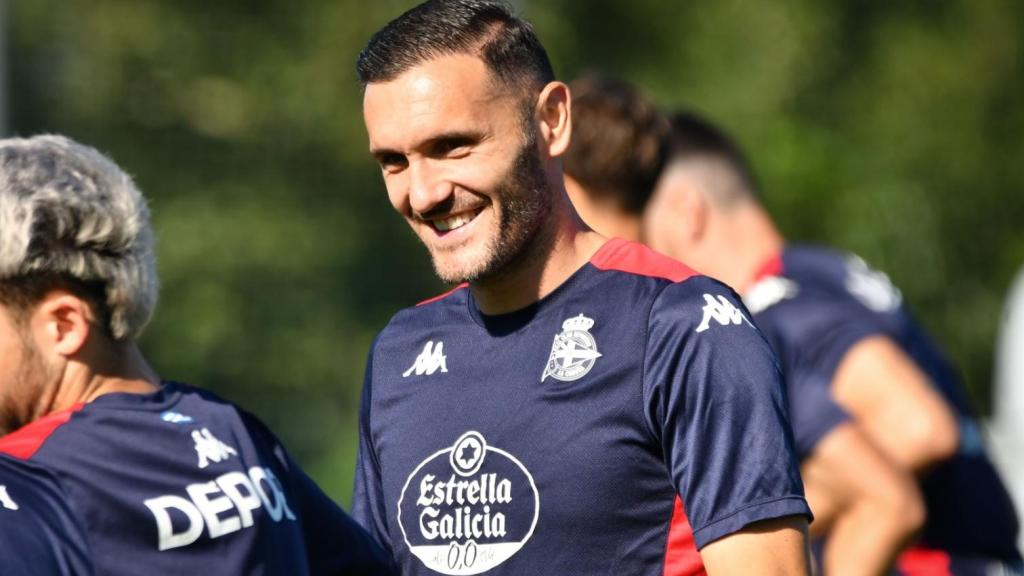 Lucas Pérez, en un entrenamiento en Abegondo.