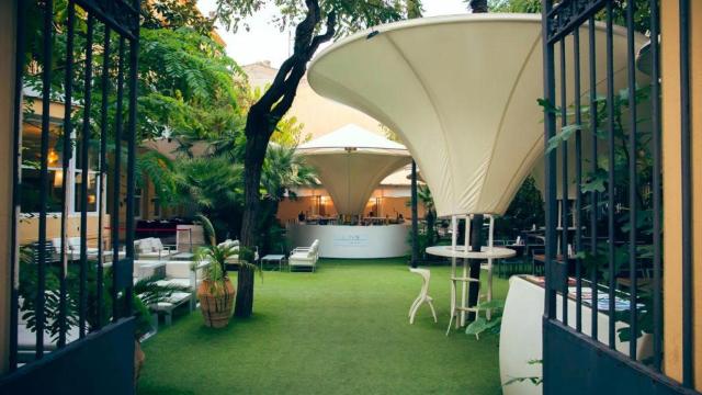 La terraza de Lino Gastronòmic, ubicada en el Antiguo Casino de Castellón. EE