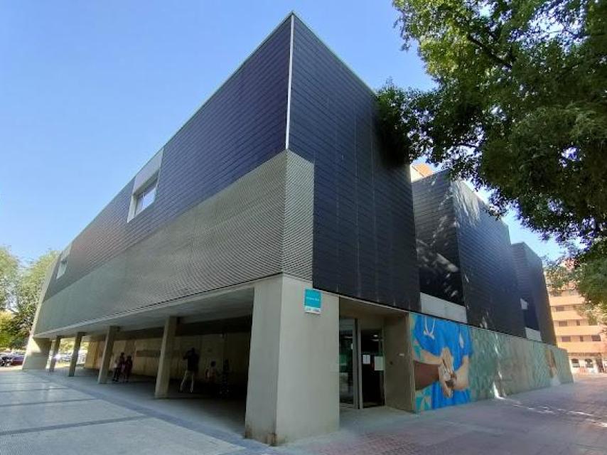 Exterior del centro de salud Amparo Poch