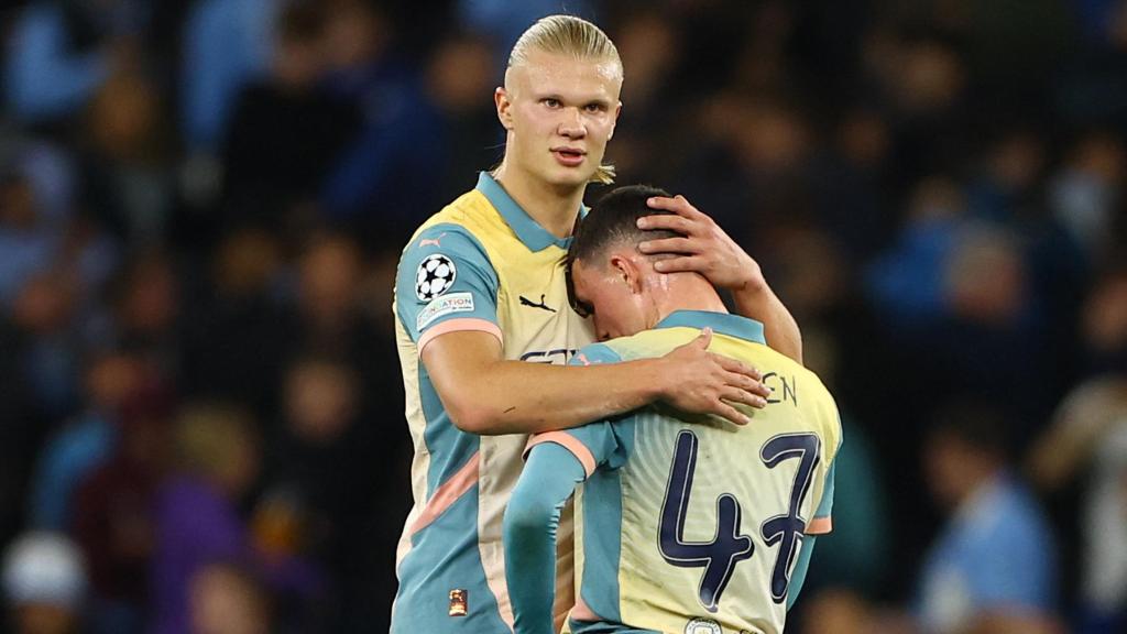 Haaland consuela a Foden en el partido de Champions entre el Manchester City y el Inter.