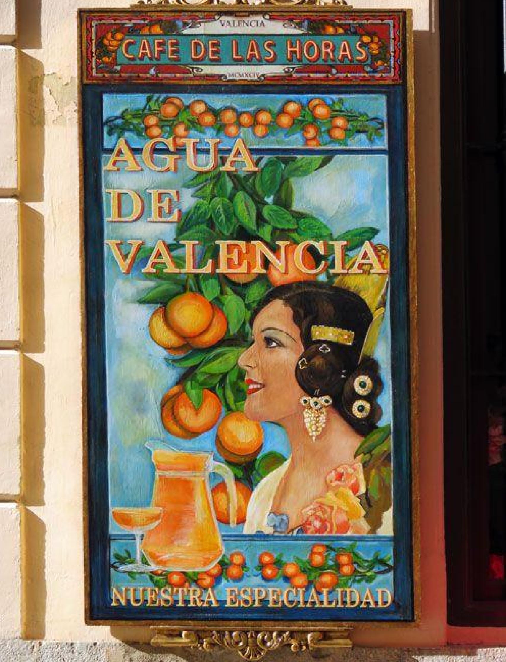 Exterior del Café de las Horas, cuya especialidad es el Agua de Valencia. Valencianfoodie