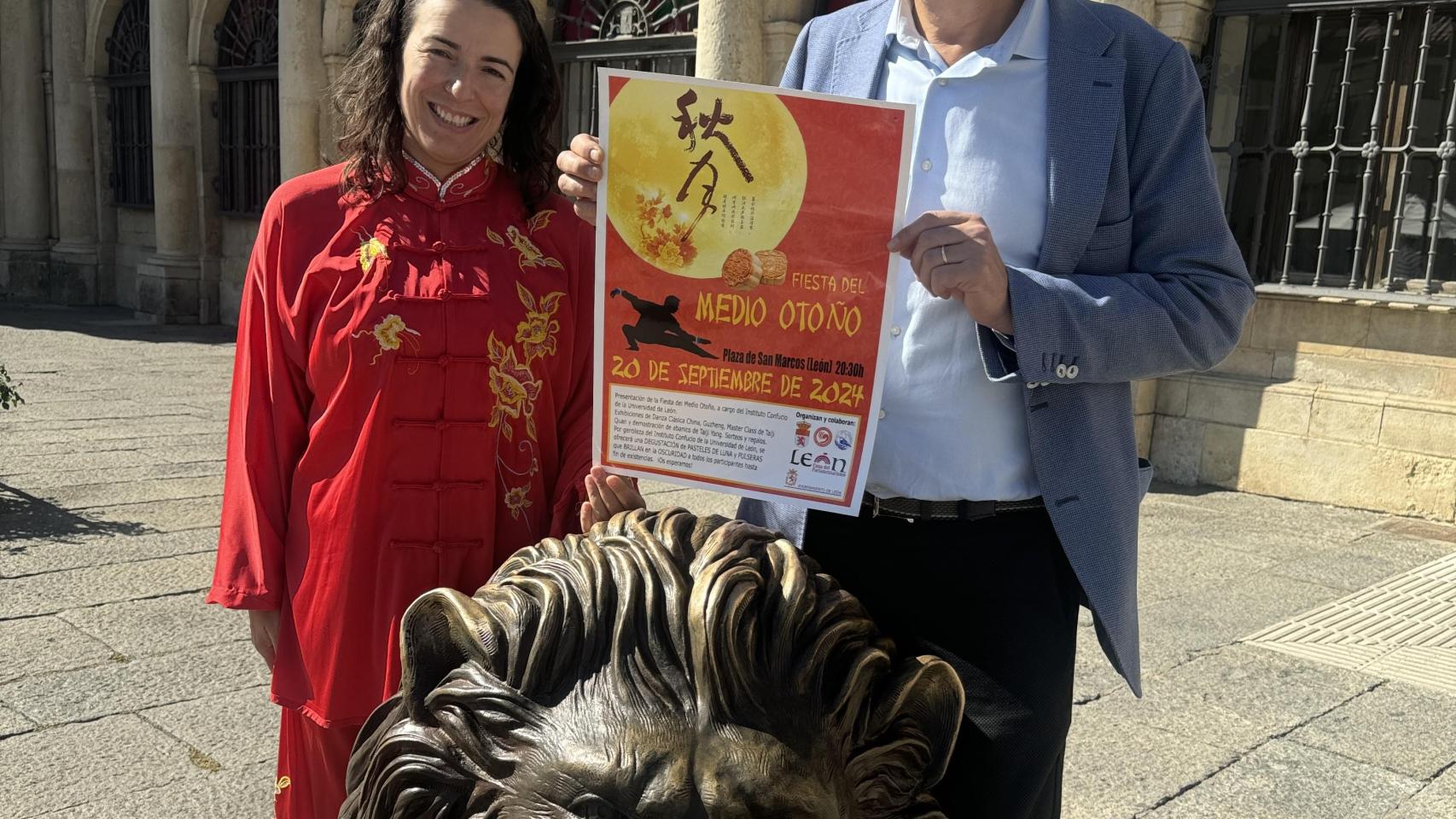 El concejal de Deportes, Vicente Canuria, y Eva de Paz, directora técnica del Club Taichi León