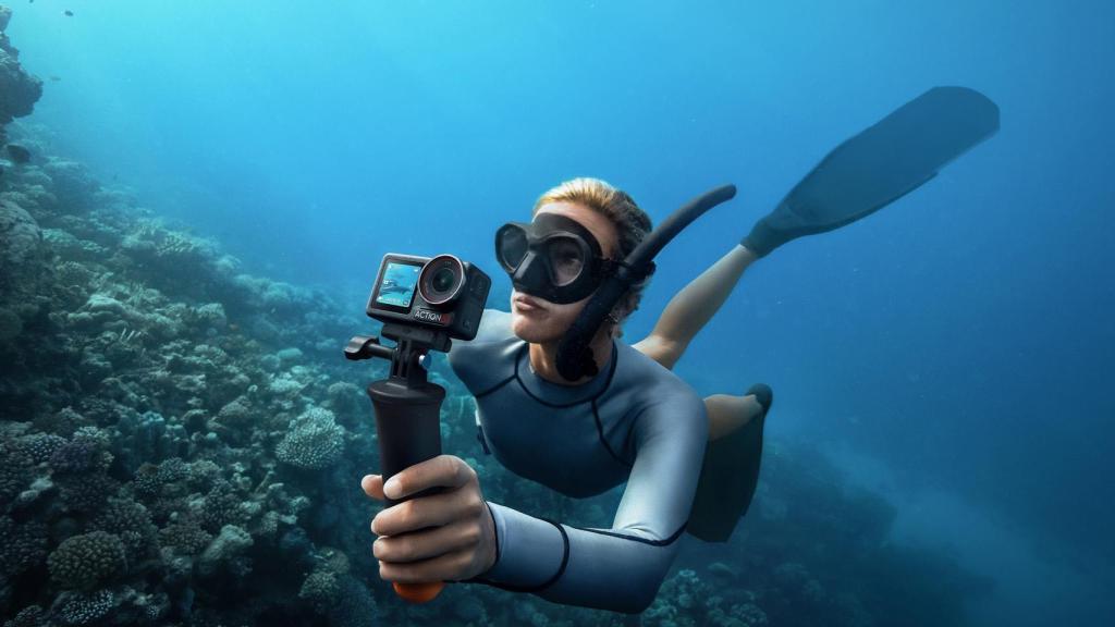 DJI Osmo Action 5 Pro en el agua.