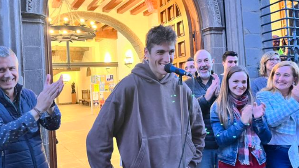 Pablo Castrillo recibió un emotivo homenaje en Jaca.