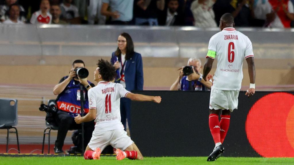 Akliouche celebra su gol ante el Barça en Champions.