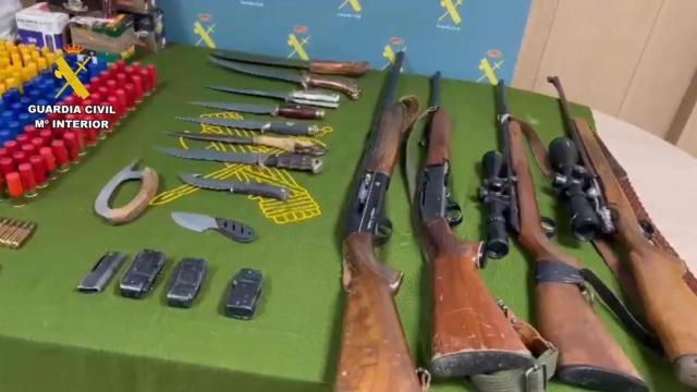 Armas encontradas en el domicilio del detenido