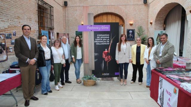 El alcalde de Medina del Campo, Guzmán Gómez, y la diputada de Educación y Cultura, Yolanda Burgoa, presentando las dos iniciativas