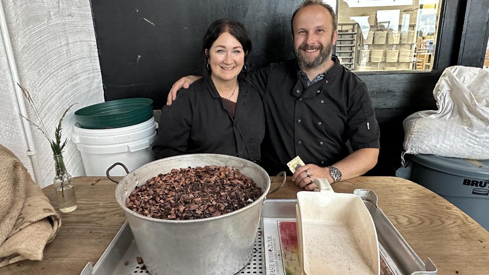 Esta pareja, al frente de una chocolatería artesanal, está redefiniendo el dulce en Irlanda del Norte