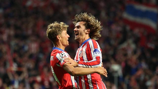 Griezmann y Llorente celebran el primer tanto del Atlético ante el Leipzig.