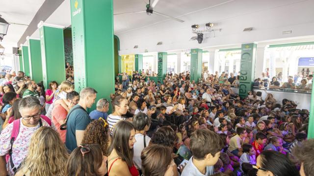 El estand de Globalcaja en la Feria de Albacete, lleno de público.