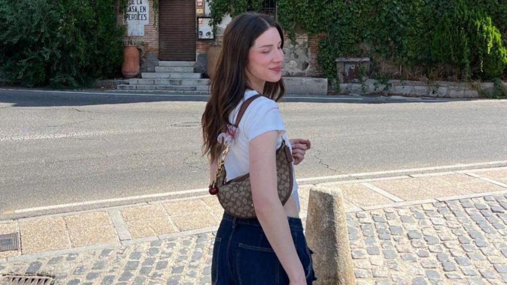 Odette Vans junto al Puente de Alcántara de Toledo. Foto: Instagram