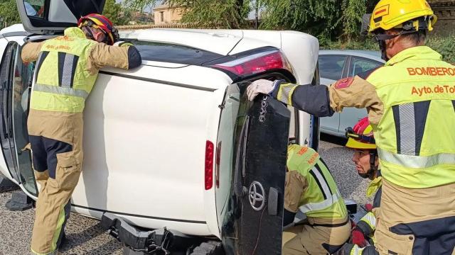 Accidente de tráfico en Toledo. Foto: bomberos del Ayuntamiento.