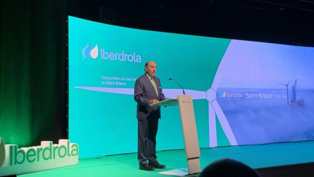 Ignacio Sánchez Galan, presidente ejecutivo de Iberdrola, durante la inauguración del parque eólico marino de Saint Brieuc en Francia.