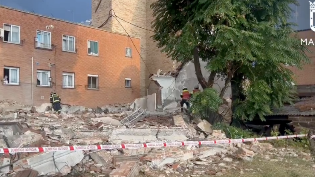 La nave industrial que se ha derrumbado en Carabanchel.