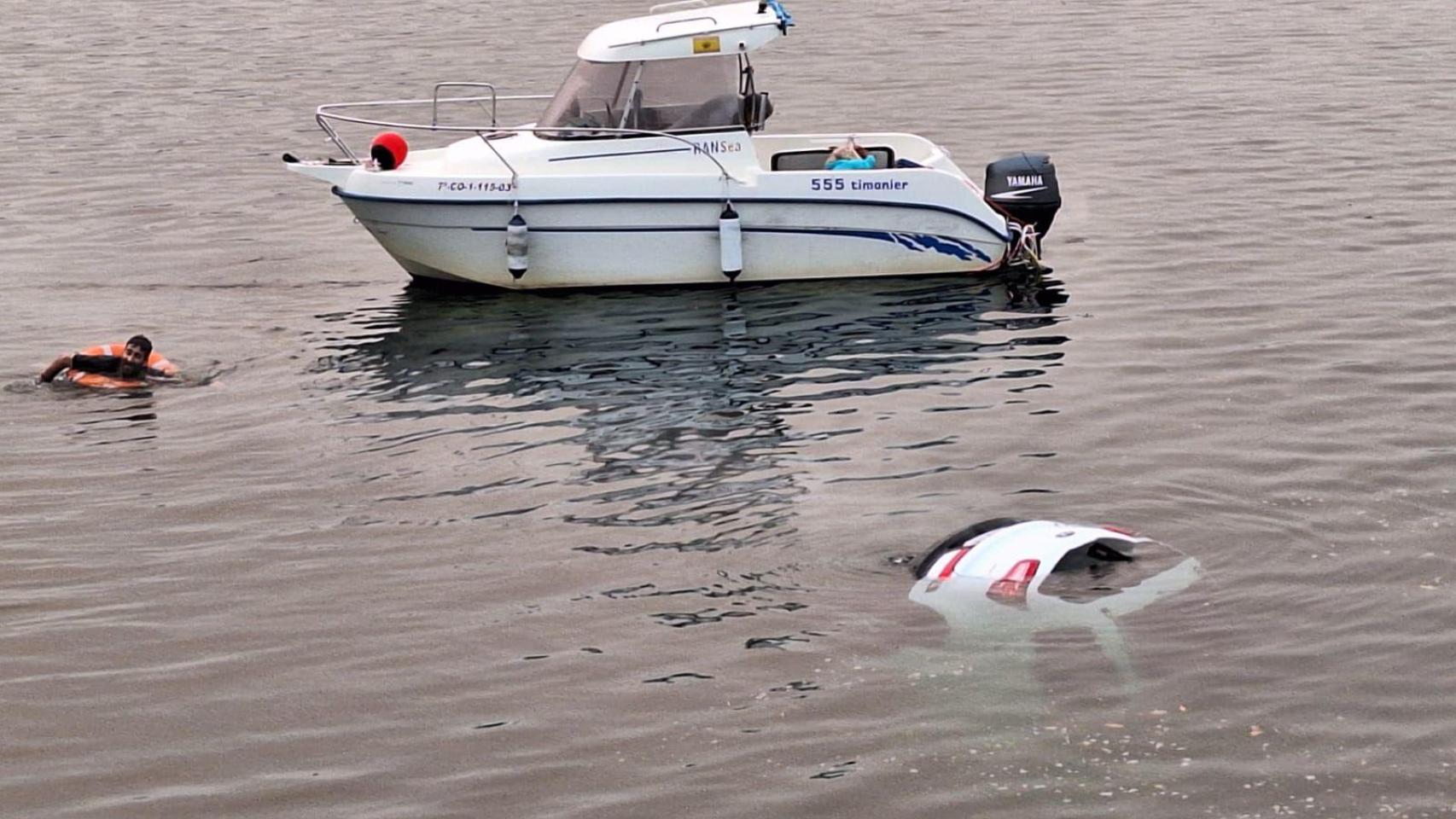 Fallece un hombre en Sada (A Coruña) tras hundirse en el mar con su vehículo