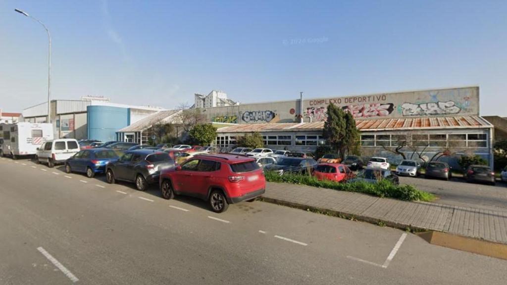 Exterior del polideportivo de A Sardiñeira en A Coruña.