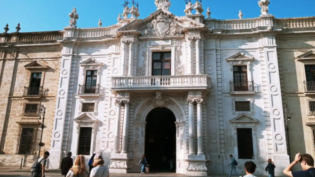 Imagen de la fachada de la antigua Fábrica de Tabacos de Sevilla