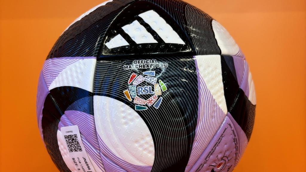 El balón oficial de la Saudi Pro League.