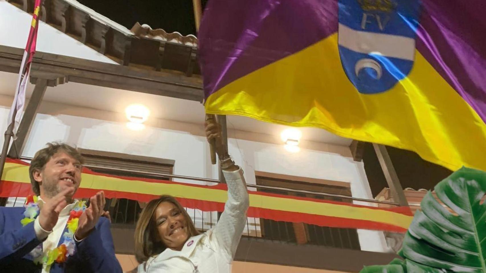 Charo Navas junto a su primer teniente de alcalde Ángel Martín en el balcón del Ayuntamiento de Toledo.