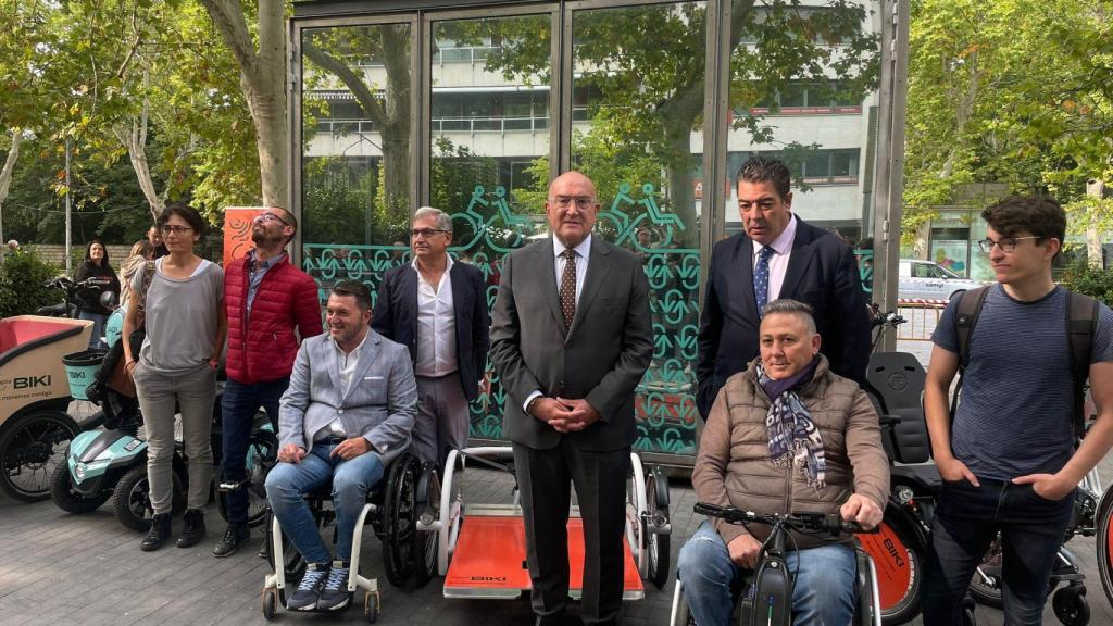 El alcalde de Valladolid, Jesús Julio Carnero, presenta las nuevas BIKI, inclusivas y sostenibles