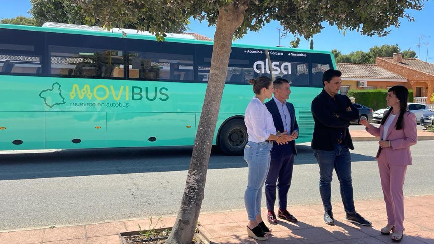 El alcalde de San Javier, José Miguel Luengo, en mayo de 2022, durante la puesta en marcha de una línea interurbana de Movibus que conecta El Mirador con San Javier y San Pedro del Pinatar.