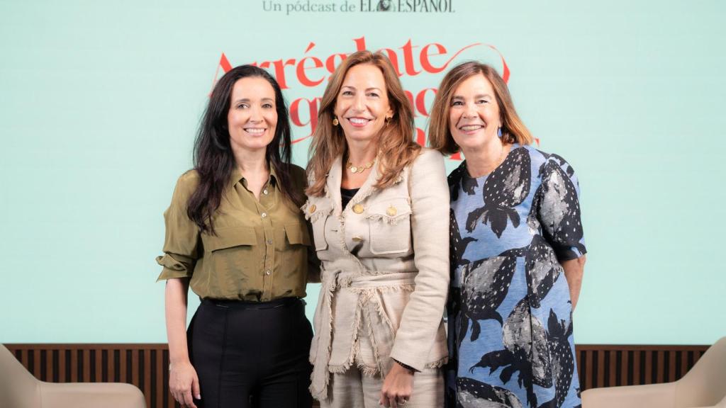 Charo Izquierdo y Cruz Sánchez de Lara junto con Natalia Chueca.