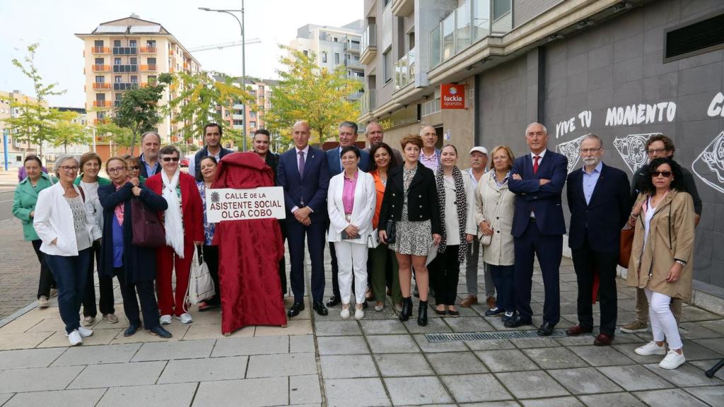 Un instante de la inauguración de la Calle Asistente Social Olga Cobo Fernández