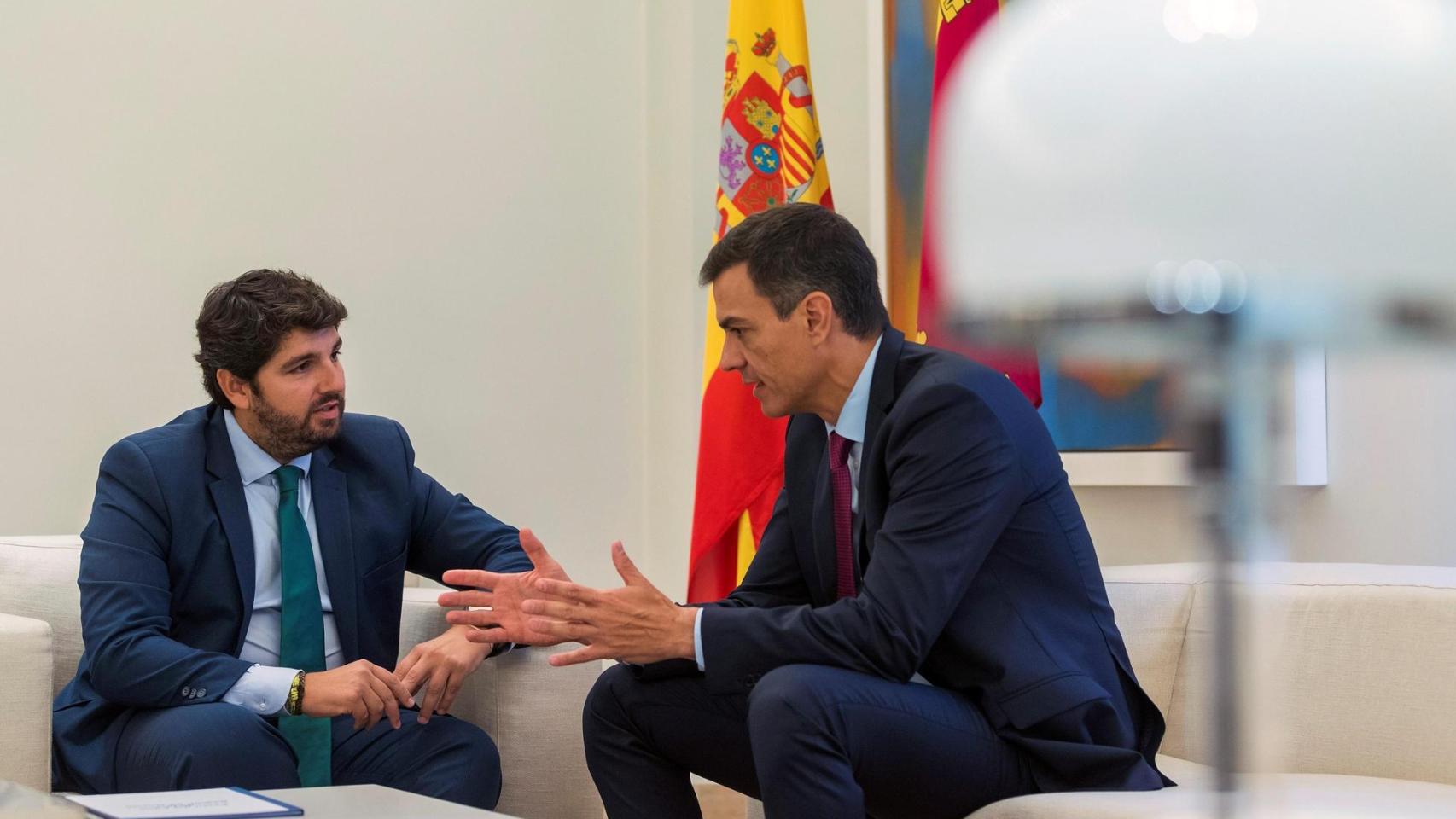 Fernando López Miras y Pedro Sánchez, el 18 de septiembre de 2018, en la última audiencia que ambos mantuvieron en el Palacio de la Moncloa.