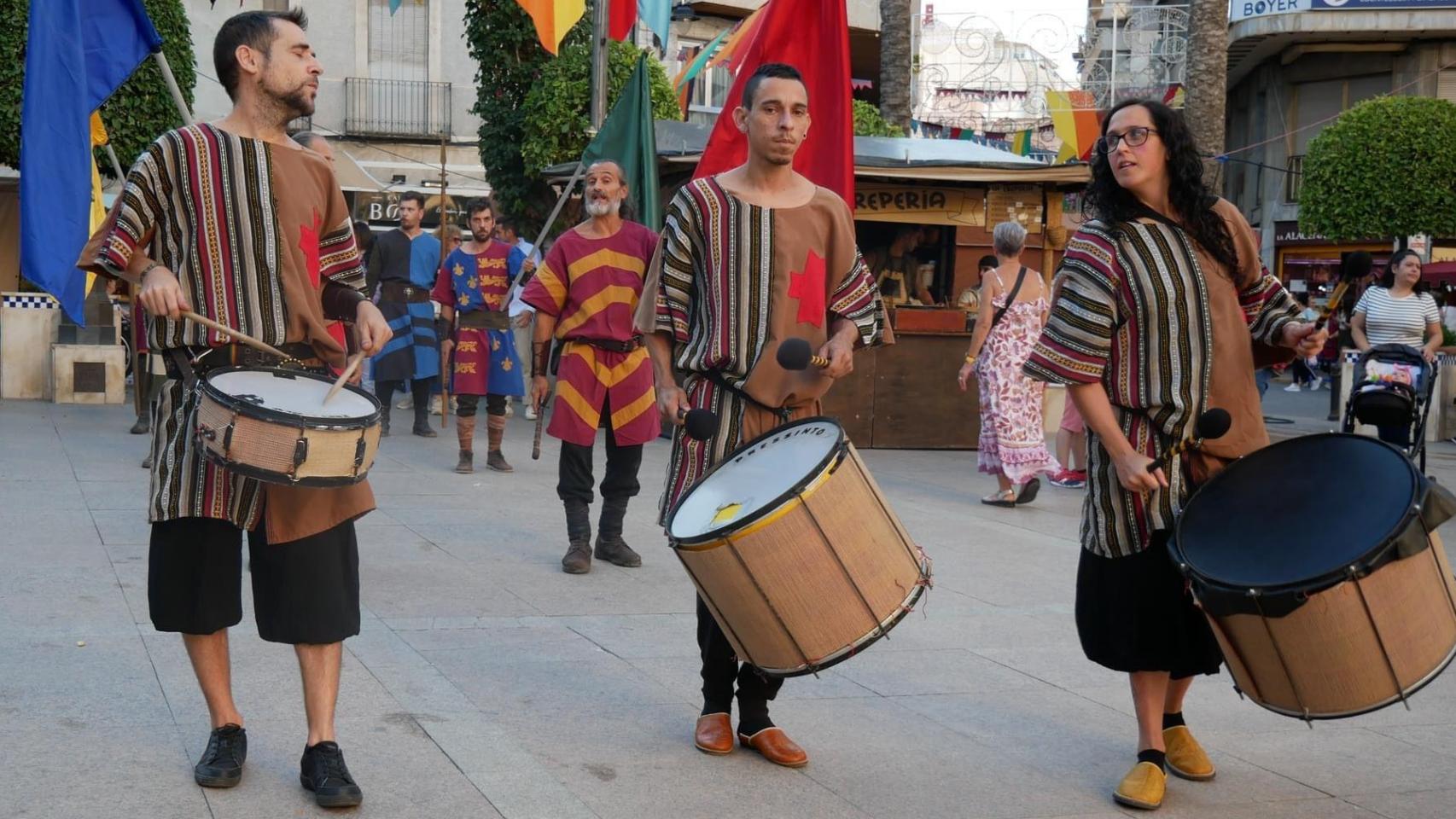 La actuación de una banda de música tradicional durante las fiestas de Crevillente, en una imagen de archivo.