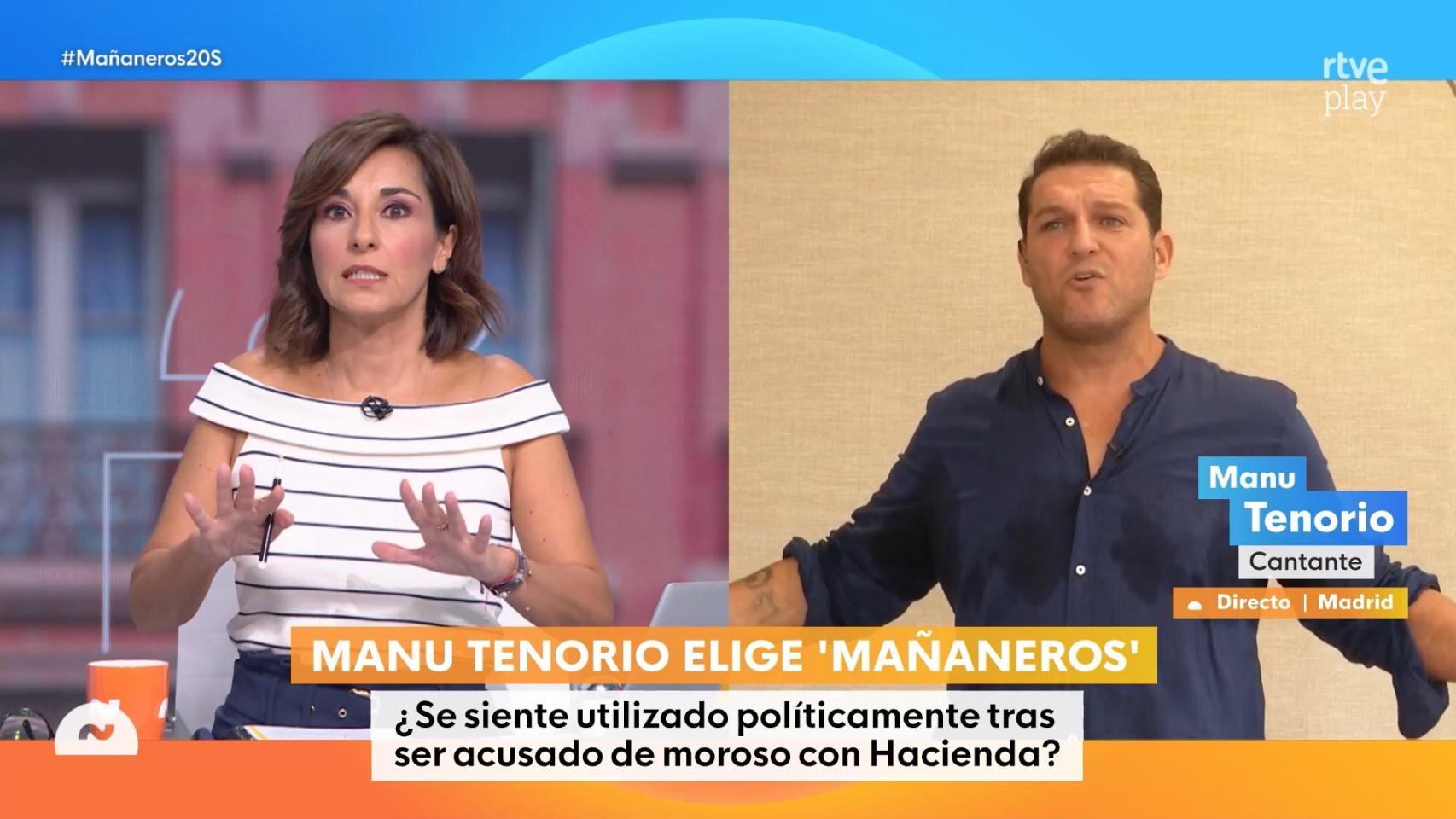 Adela González conversa con Manu Tenorio