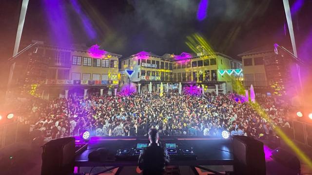 La plaza de Tordesillas completamente abarrotada en sus fiestas