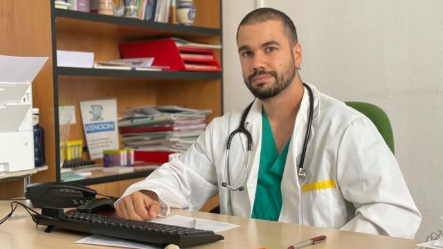 Gonzalo Calderón, médico residente.