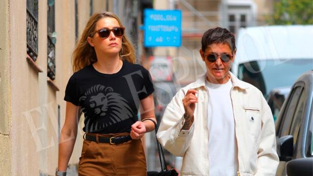 Amber Heard paseando por las calles de Madrid, el pasado jueves, 19 de septiembre, junto a su pareja, Bianca Butti.